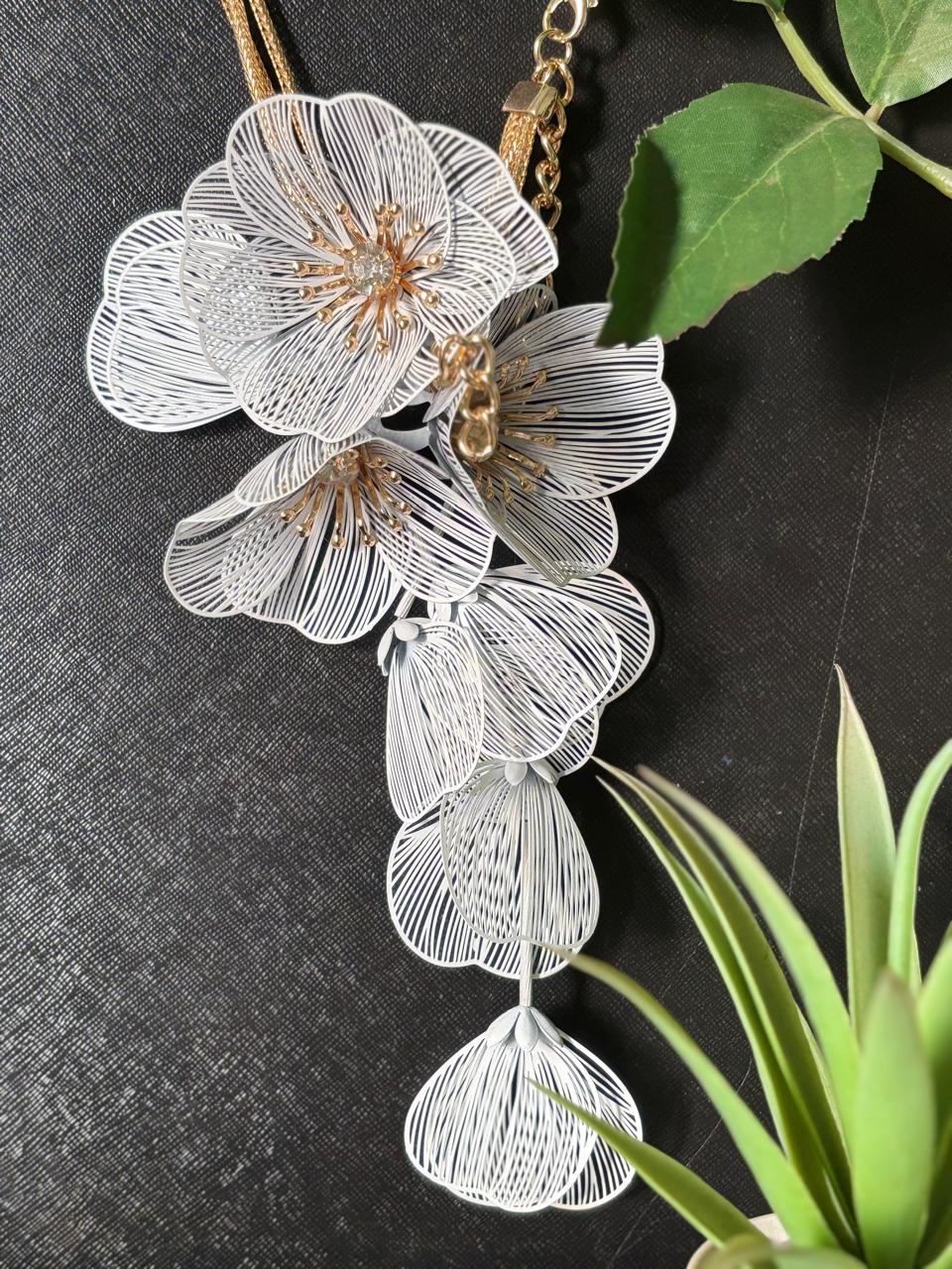 SILVER BLOOM CASCADE