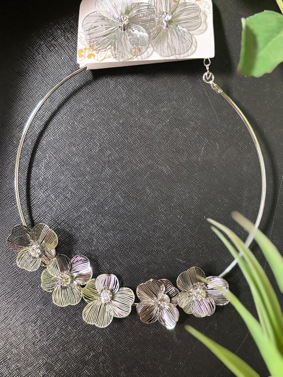 MOONLIGHT BLOSSOM SILVER CHOKER