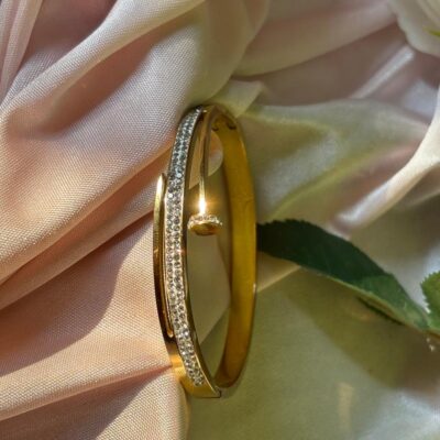 SPARKLING UNIQUE STAINLESS STEEL ANTI TARNISH BRACELET