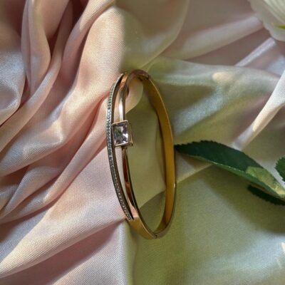 STYLISH CENTRAL DIAMOND STAINLESS STEEL ANTI TARNISH BRACELET