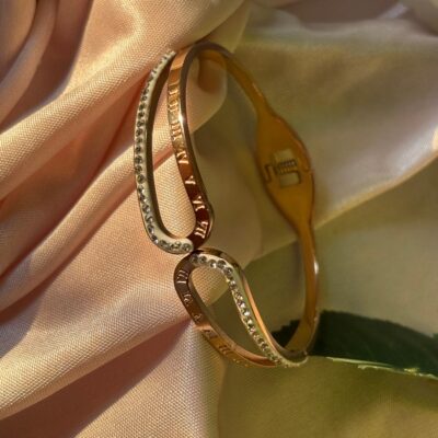 ROMAN NUMBERS GOLDEN STAINLESS STEEL ANTI TARNISH BRACELET