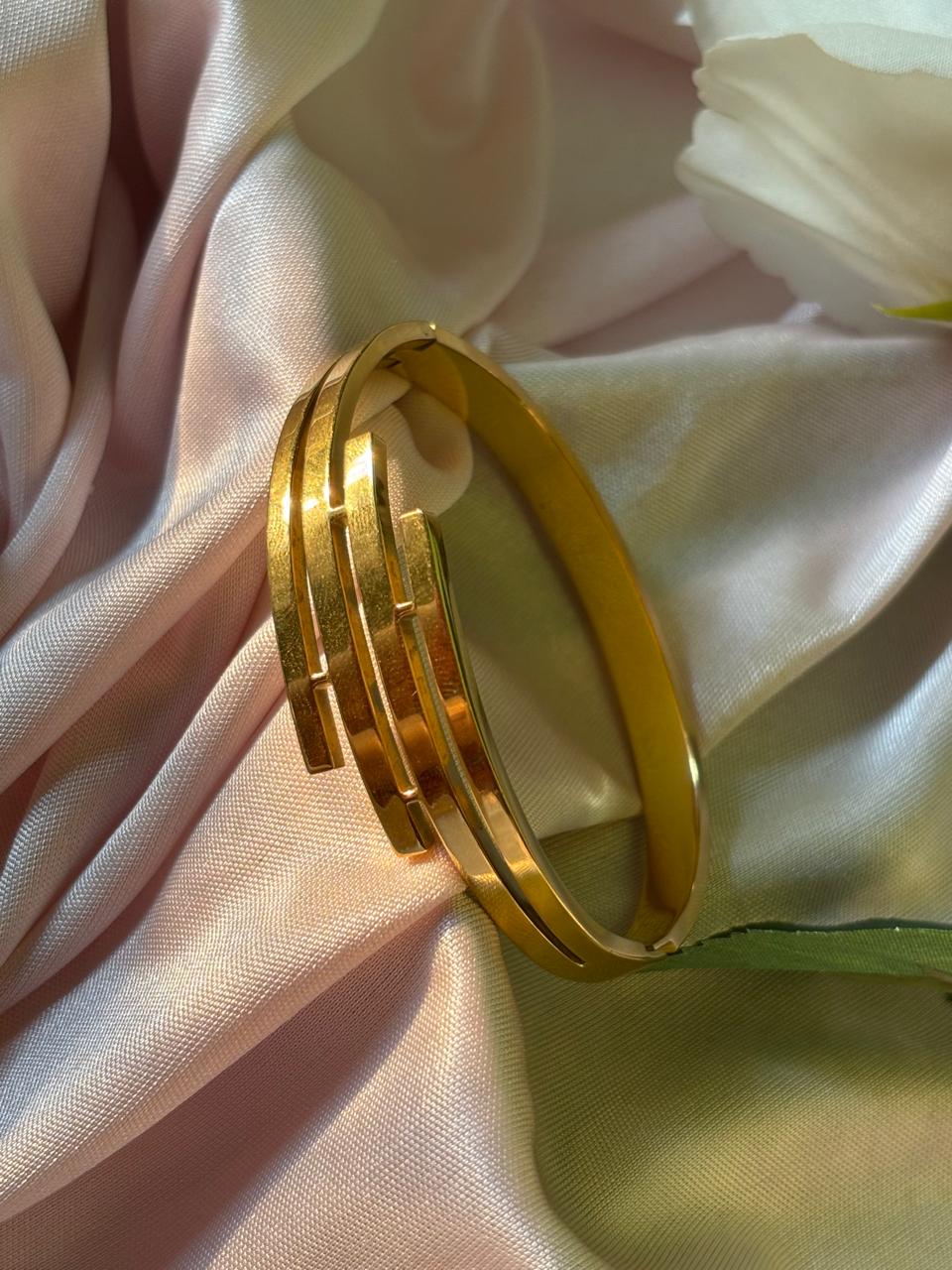 GOLDEN LAYERS STAINLESS STEEL ANTI TARNISH BRACELET