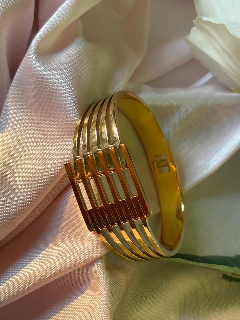 GOLDEN FIVE LAYERS STAINLESS STEEL ANTI TARNISH BRACELET