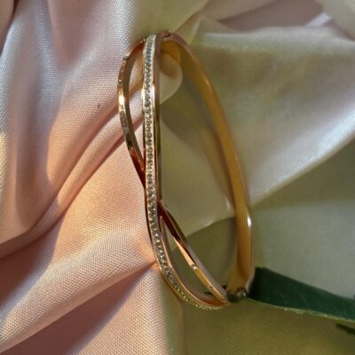 GOLDEN CRISSCROSS DESIGNER STAINLESS STEEL ANTI TARNISH BRACELET