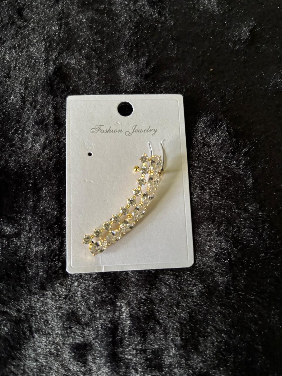 Avneet Kaur's Stardust Curve Earcuff